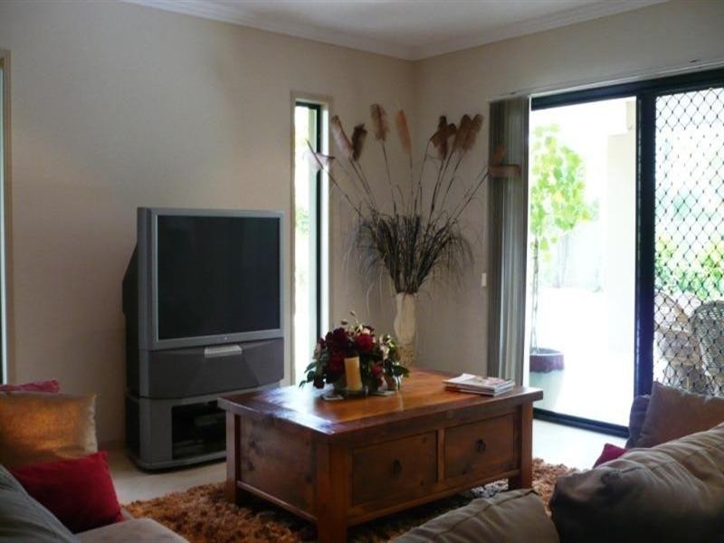 7 Calmwater Crescent, Hope Island QLD 4212