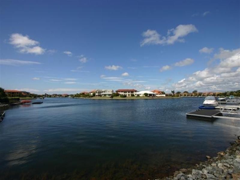 2 Pipers Point, Oyster Cove, Hope Island QLD 4212