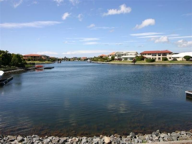 2 Pipers Point, Oyster Cove, Hope Island QLD 4212