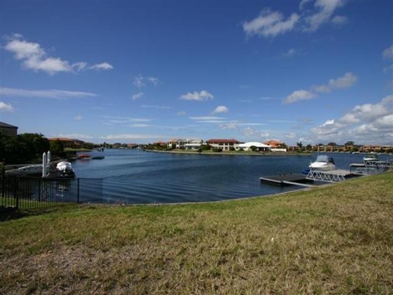2 Pipers Point, Oyster Cove, Hope Island QLD 4212