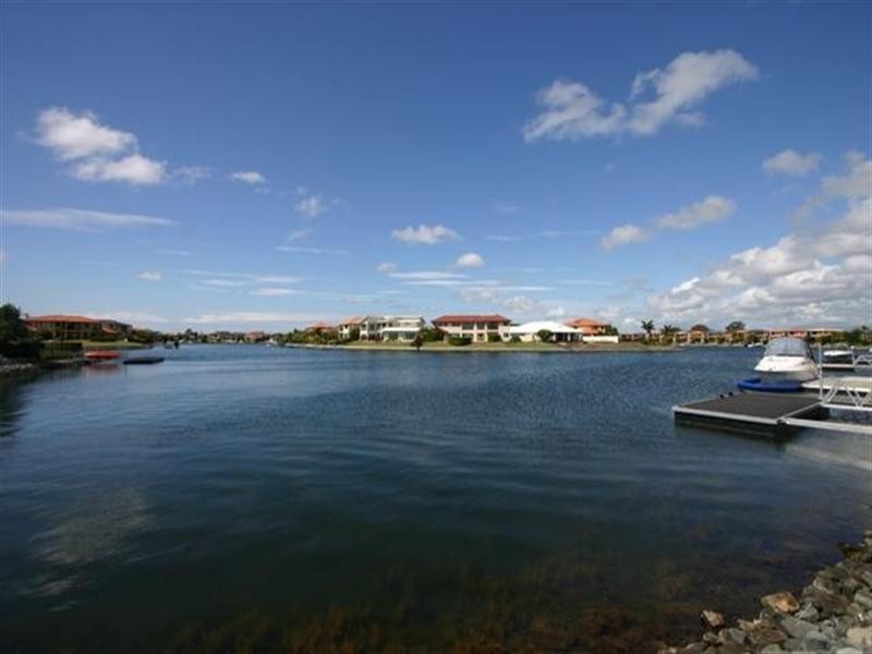 2 Pipers Point, Oyster Cove, Hope Island QLD 4212
