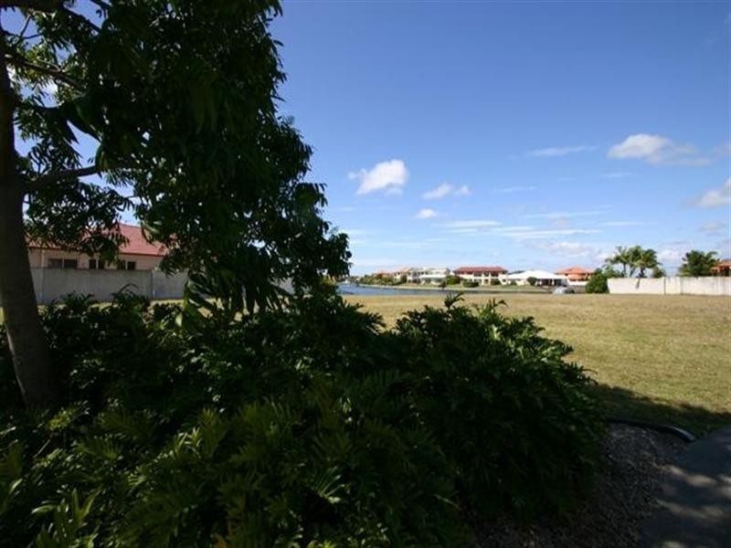 2 Pipers Point, Oyster Cove, Hope Island QLD 4212