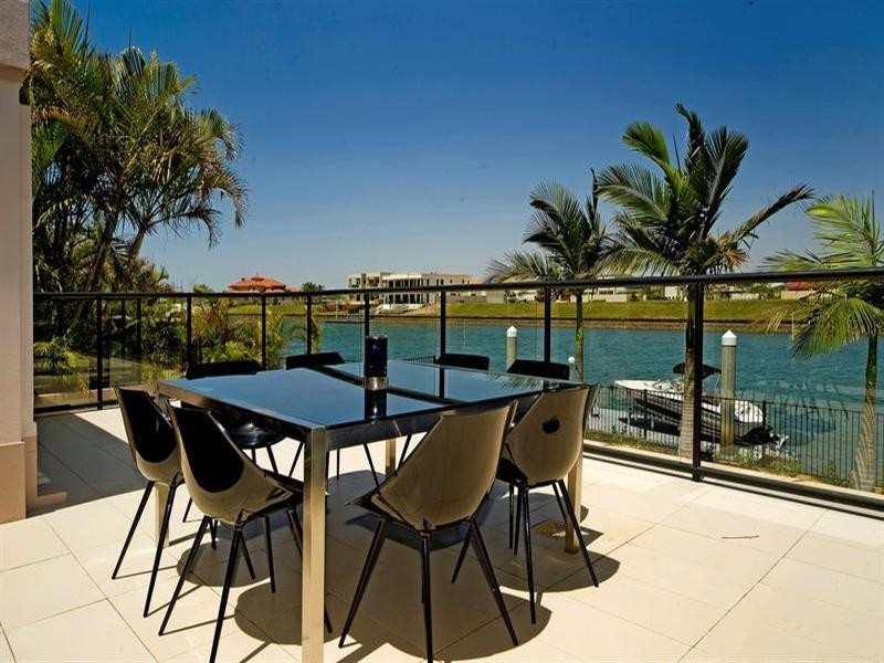 1663 Riverdale Drive, Hope Island QLD 4212