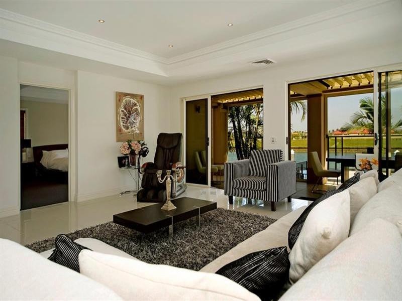 1663 Riverdale Drive, Hope Island QLD 4212