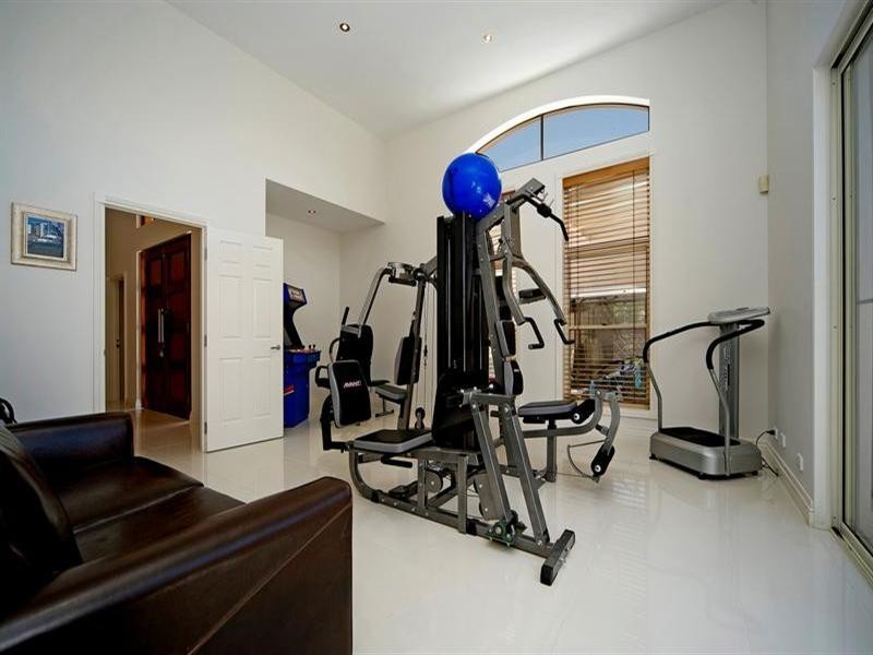 1663 Riverdale Drive, Hope Island QLD 4212
