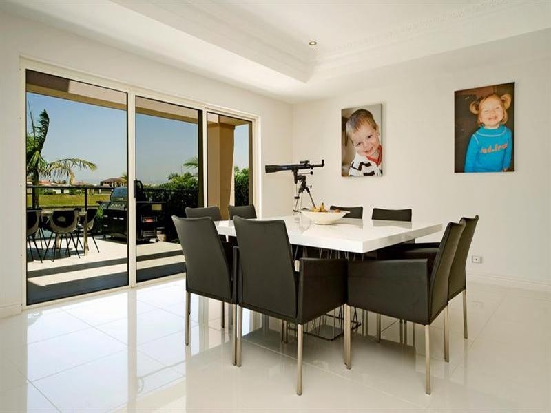 1663 Riverdale Drive, Hope Island QLD 4212