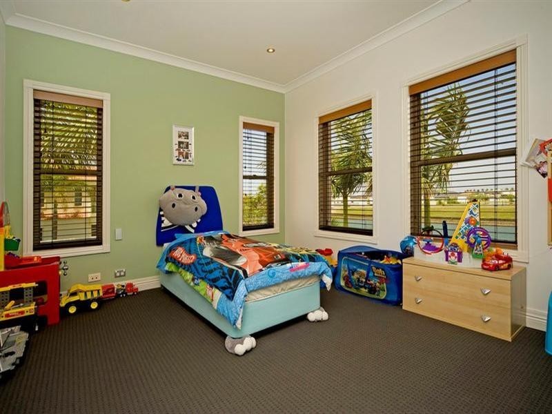 1663 Riverdale Drive, Hope Island QLD 4212