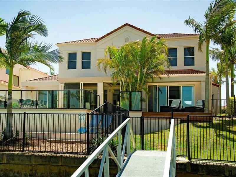 1663 Riverdale Drive, Hope Island QLD 4212