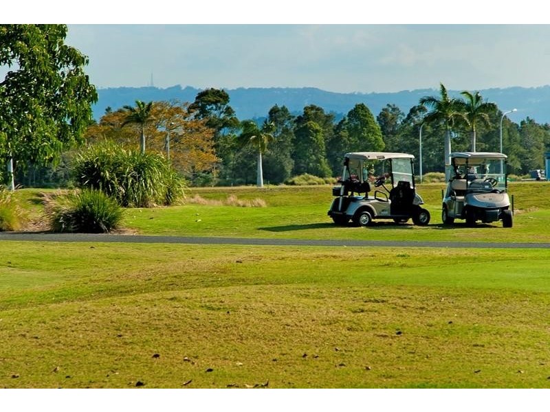 9119 Peter Senior Drive, Hope Island QLD 4212