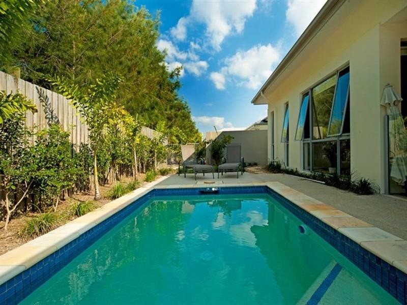 9131 Peter Senior Drive, Hope Island QLD 4212