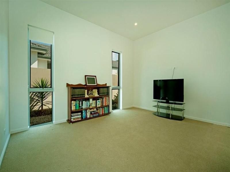 9131 Peter Senior Drive, Hope Island QLD 4212