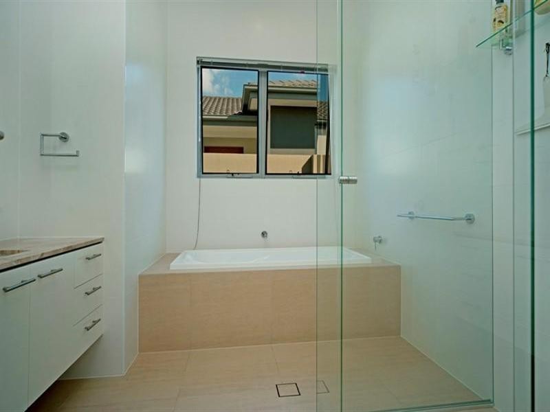 9131 Peter Senior Drive, Hope Island QLD 4212