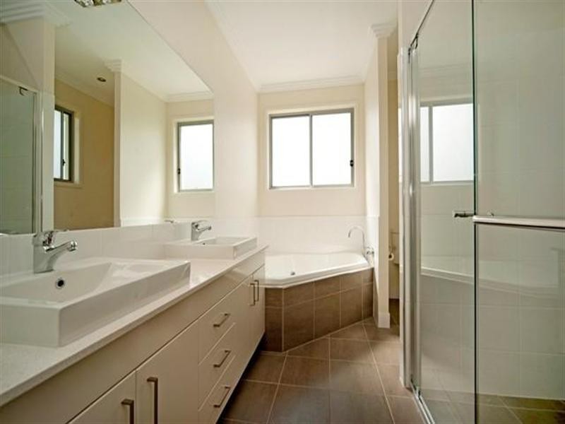 20 Fleetwood Court, Helensvale QLD 4212