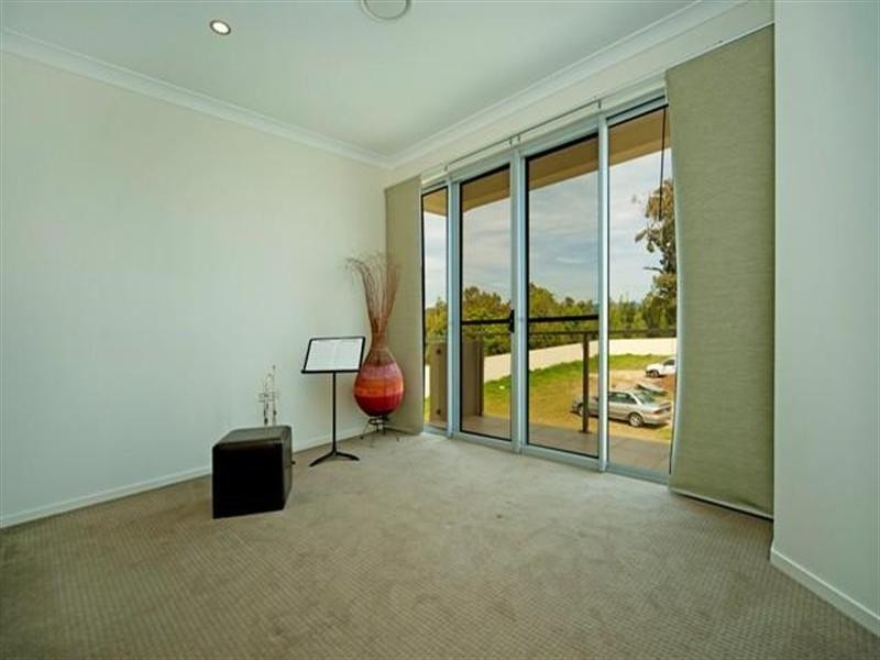 20 Fleetwood Court, Helensvale QLD 4212