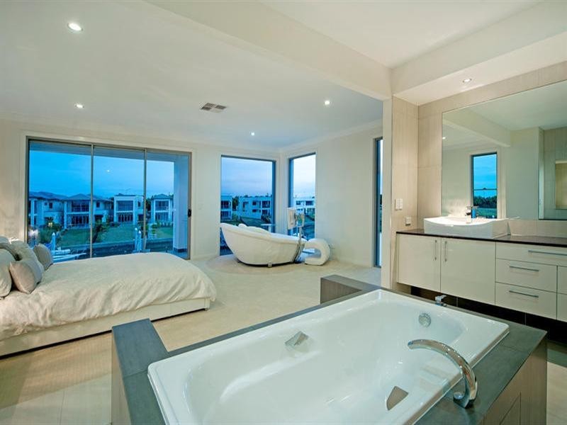 2217 Taromeo Court, Hope Island QLD 4212