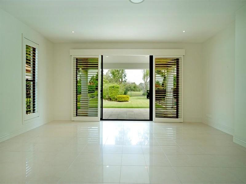 3188 Riverleigh Drive, Hope Island QLD 4212