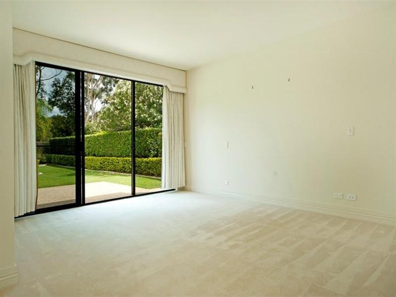 3188 Riverleigh Drive, Hope Island QLD 4212