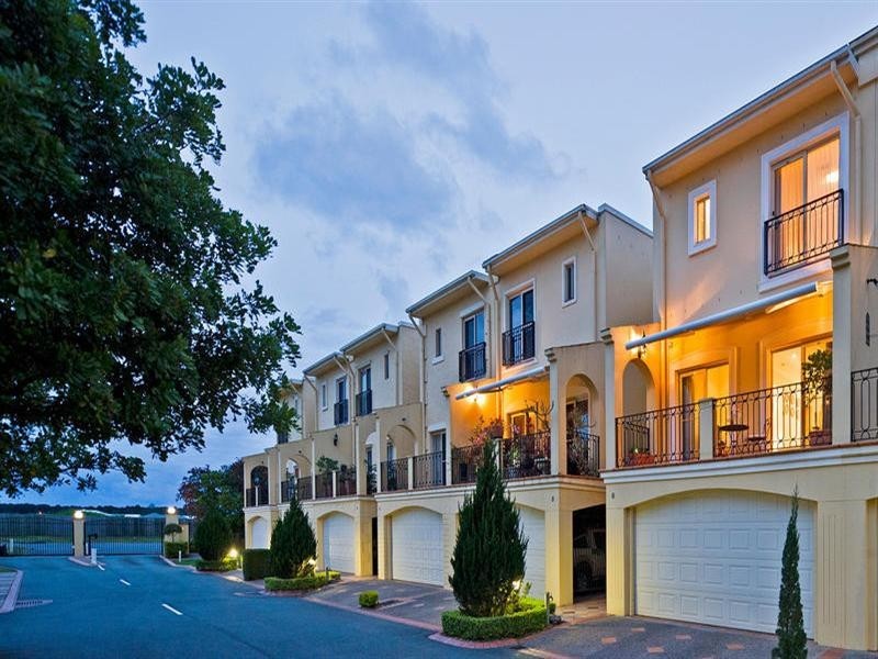 6/14 Pendraat Parade, Hope Island QLD 4212