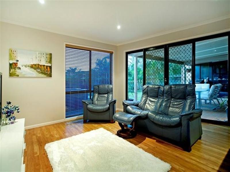 6 John Dalley Drive, Helensvale QLD 4212