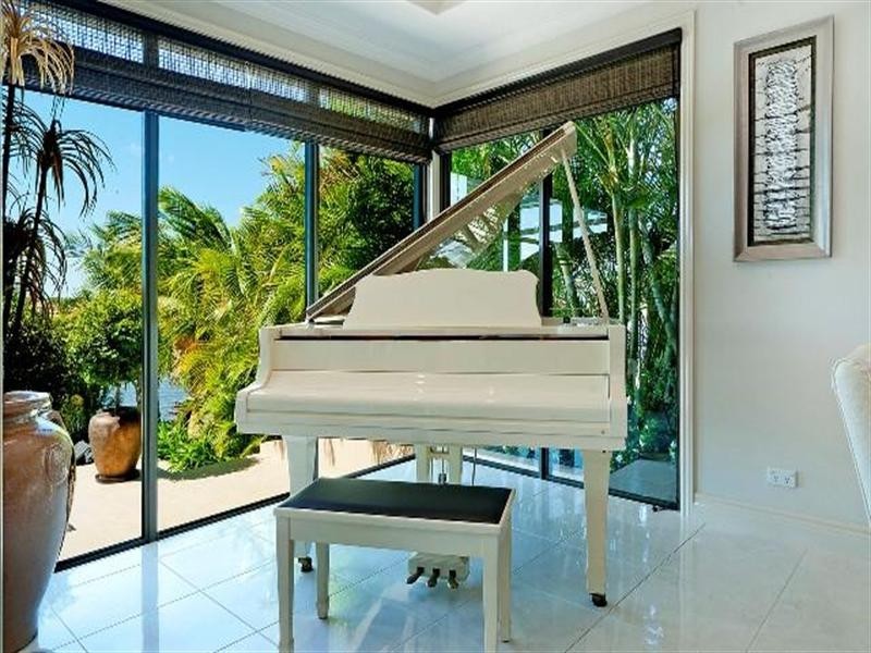 2210 Taromeo Court, Hope Island QLD 4212