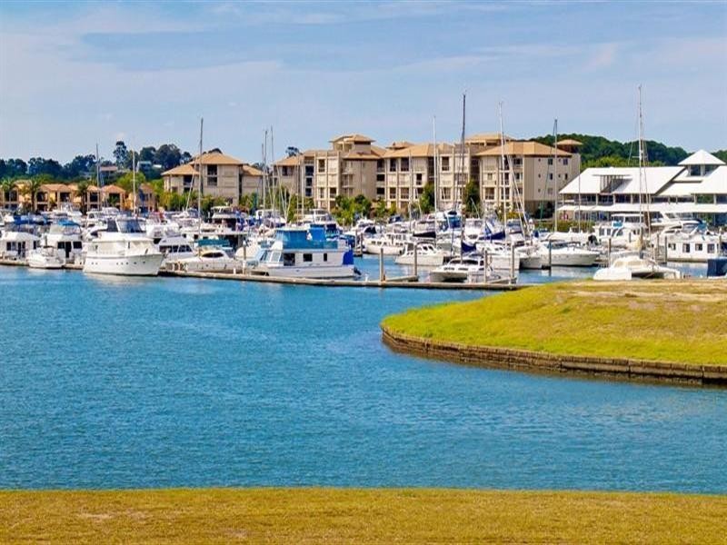 2215 Taromeo Court, Hope Island QLD 4212