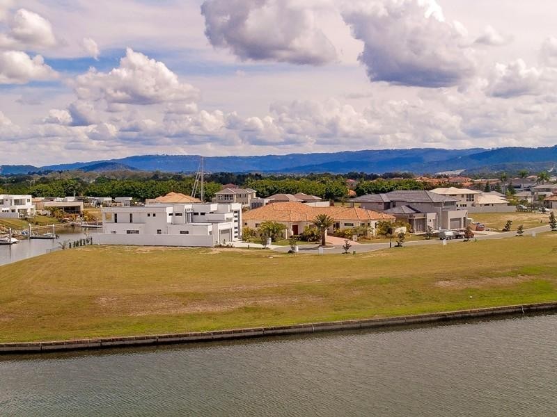 2215 Taromeo Court, Hope Island QLD 4212