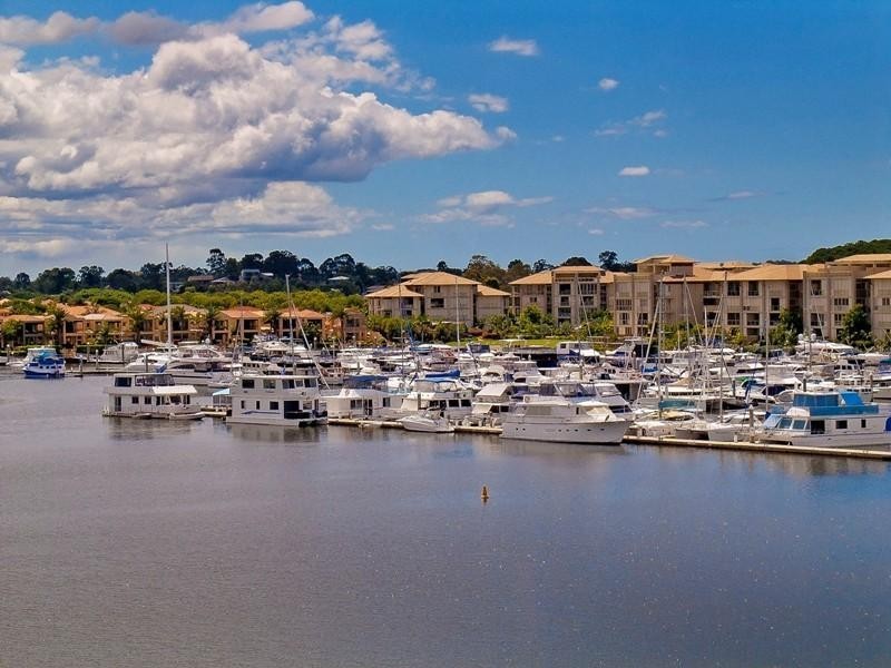 2215 Taromeo Court, Hope Island QLD 4212