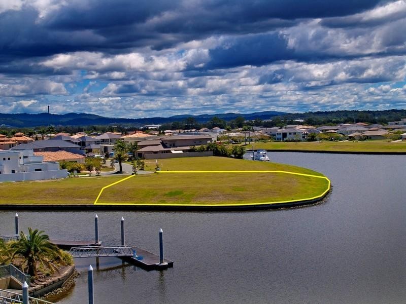 2215 Taromeo Court, Hope Island QLD 4212