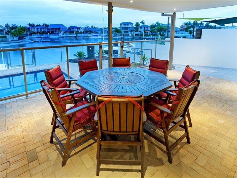 42 Oxley Drive, Paradise Point QLD 4216