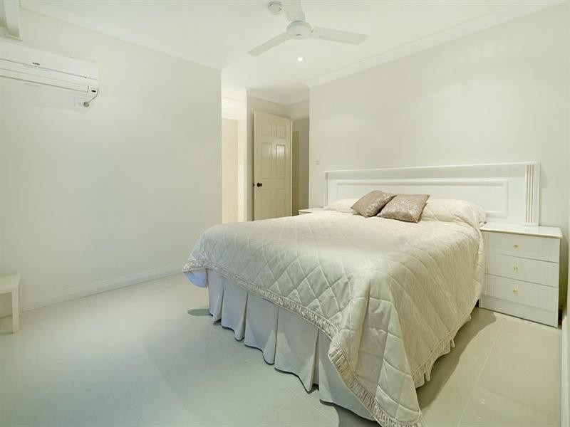 42 Oxley Drive, Paradise Point QLD 4216