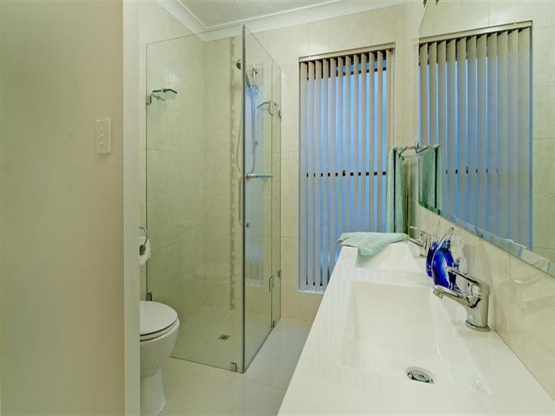 42 Oxley Drive, Paradise Point QLD 4216