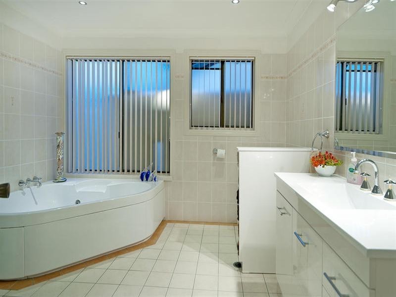 42 Oxley Drive, Paradise Point QLD 4216