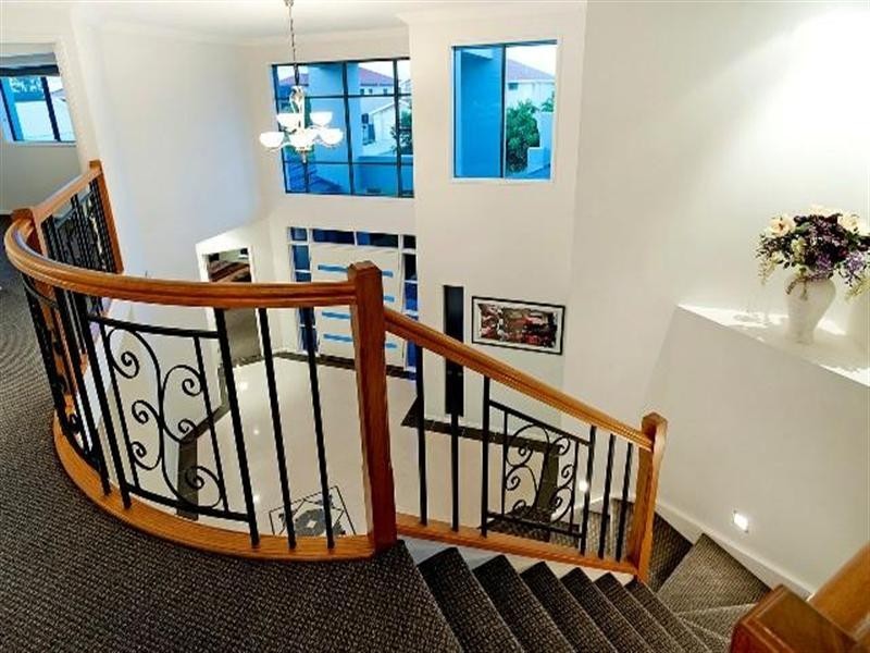 8 Pipers Point, Oyster Cove, Hope Island QLD 4212