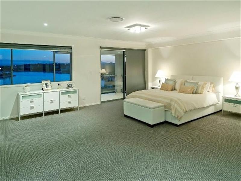 8 Pipers Point, Oyster Cove, Hope Island QLD 4212