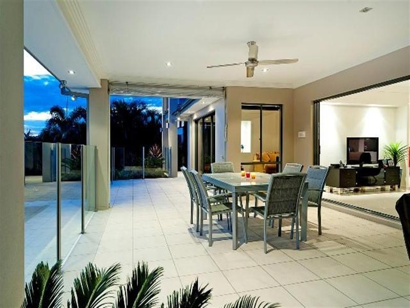 8 Pipers Point, Oyster Cove, Hope Island QLD 4212