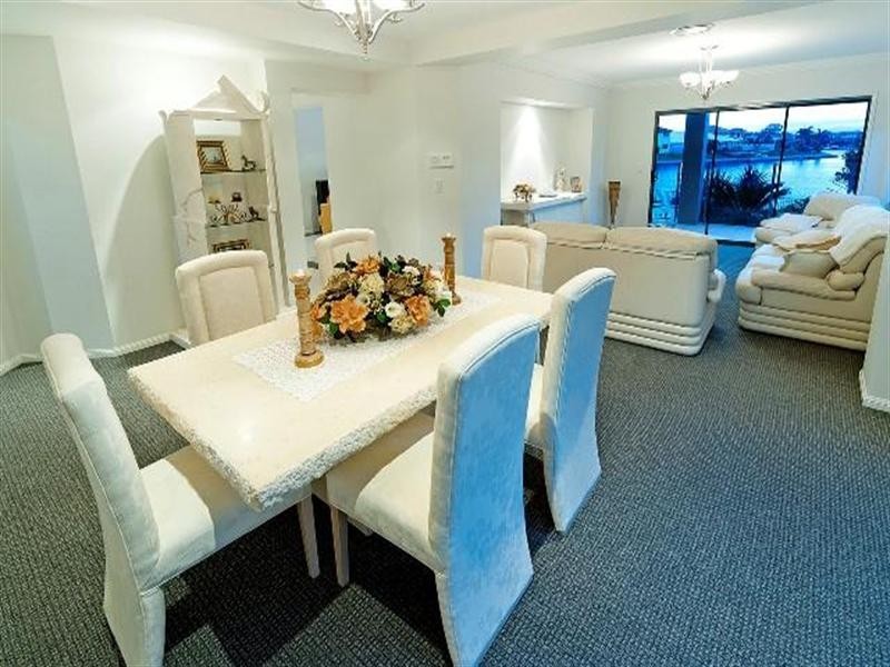 8 Pipers Point, Oyster Cove, Hope Island QLD 4212