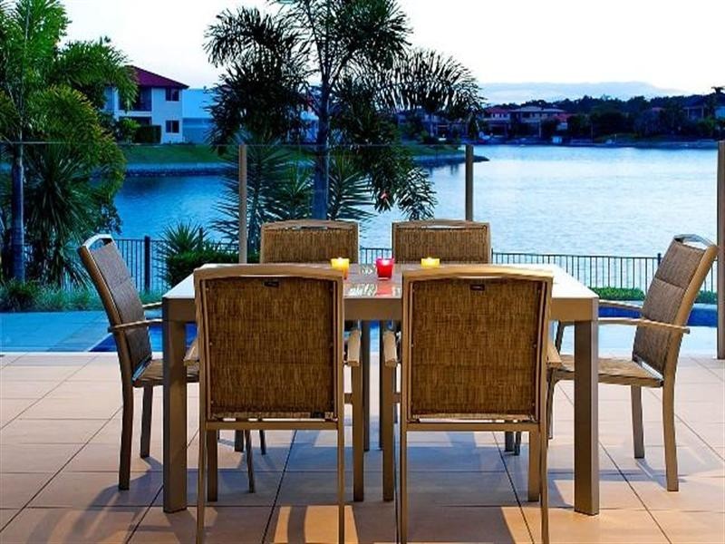 8 Pipers Point, Oyster Cove, Hope Island QLD 4212