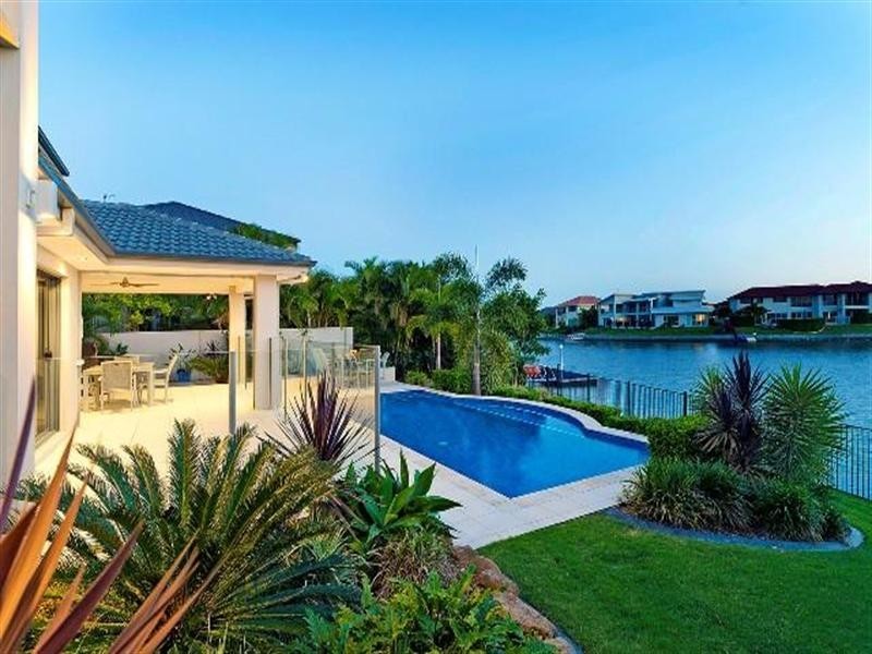8 Pipers Point, Oyster Cove, Hope Island QLD 4212