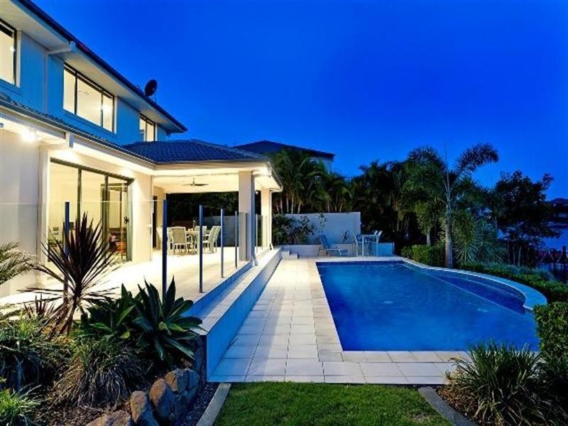 8 Pipers Point, Oyster Cove, Hope Island QLD 4212