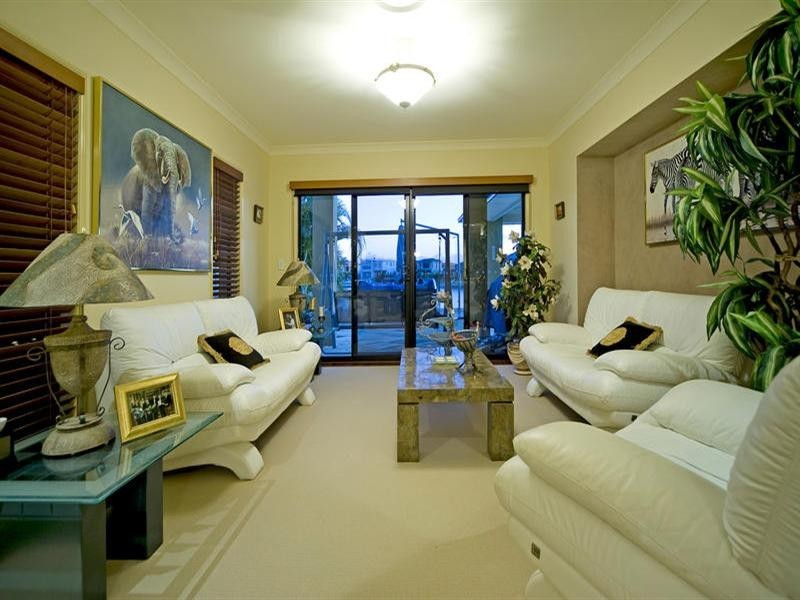 16 Windchimes Way, Oyster Cove, Hope Island QLD 4212