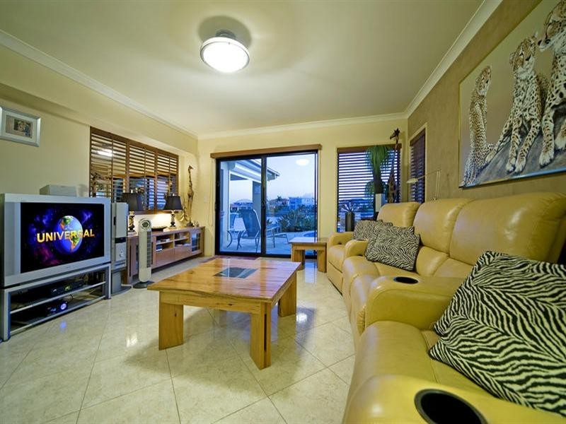 16 Windchimes Way, Oyster Cove, Hope Island QLD 4212