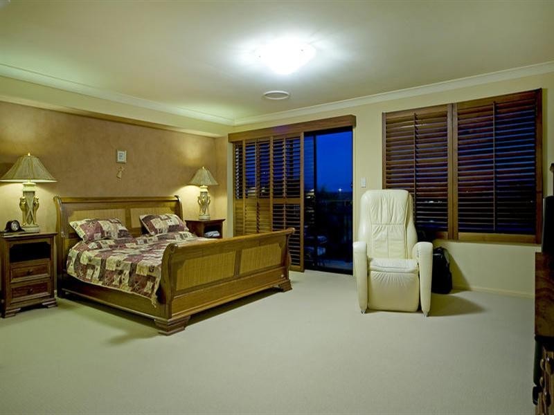 16 Windchimes Way, Oyster Cove, Hope Island QLD 4212