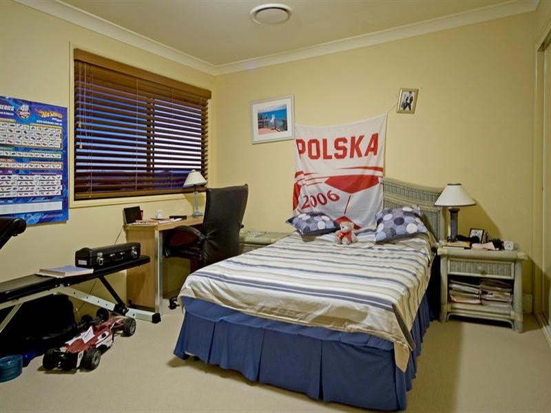 16 Windchimes Way, Oyster Cove, Hope Island QLD 4212