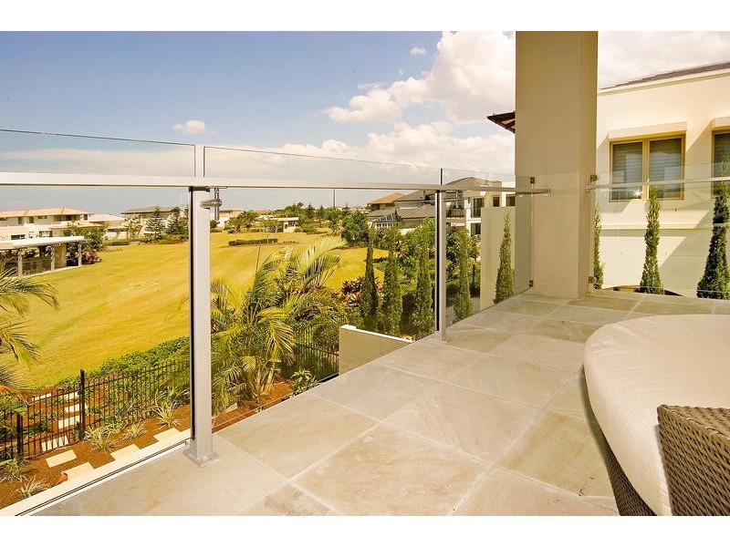 2524 Gracemere Circuit North, Hope Island QLD 4212