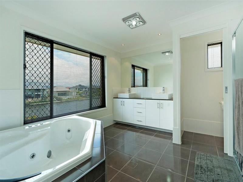 30 Parkview Place, Hope Island QLD 4212