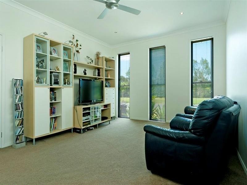 30 Parkview Place, Hope Island QLD 4212