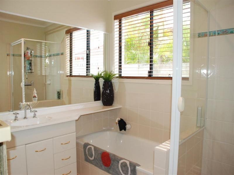 67 Audrey Avenue, Helensvale QLD 4212