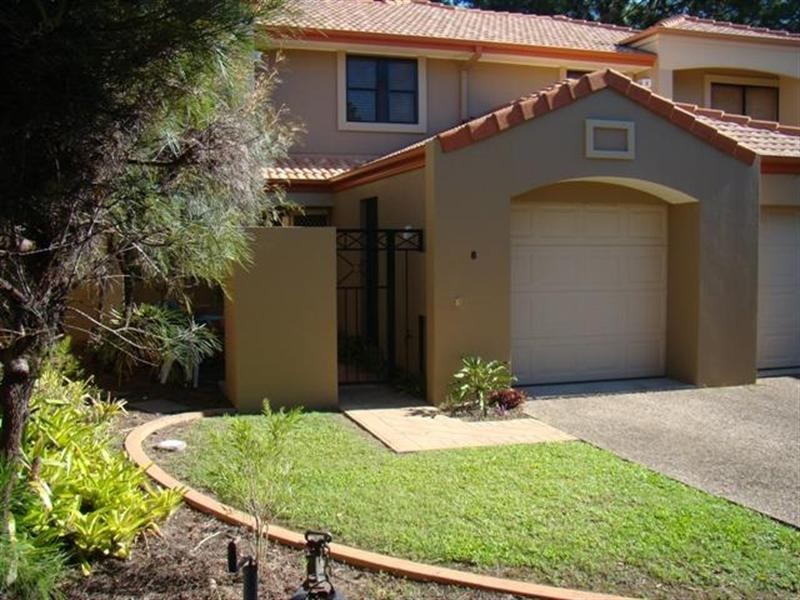 8/23 Santa Barbara Road, Hope Island QLD 4212