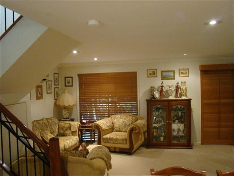 8/23 Santa Barbara Road, Hope Island QLD 4212