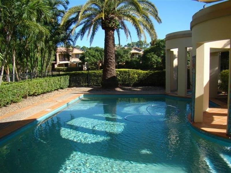 8/23 Santa Barbara Road, Hope Island QLD 4212